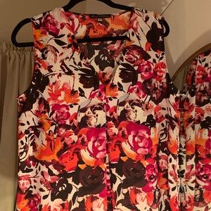 Floral V-neck Top/// Size L